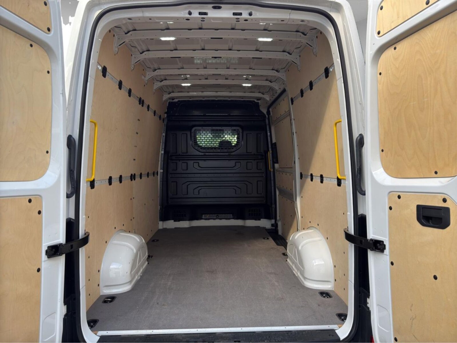 Volkswagen Crafter Kasten mittlerer Radstand – Bild 15