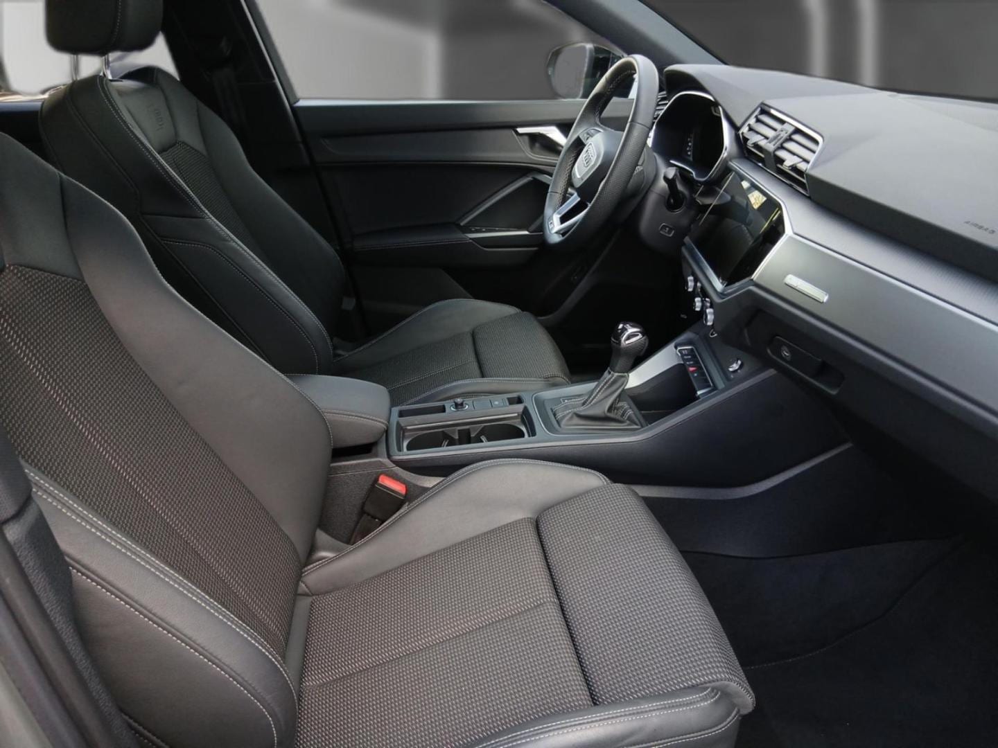 Bild über Audi Q3 Sportback S line 35 TFSI S tronic - für weitere Informationen kontaktieren Sie den Audi Partner