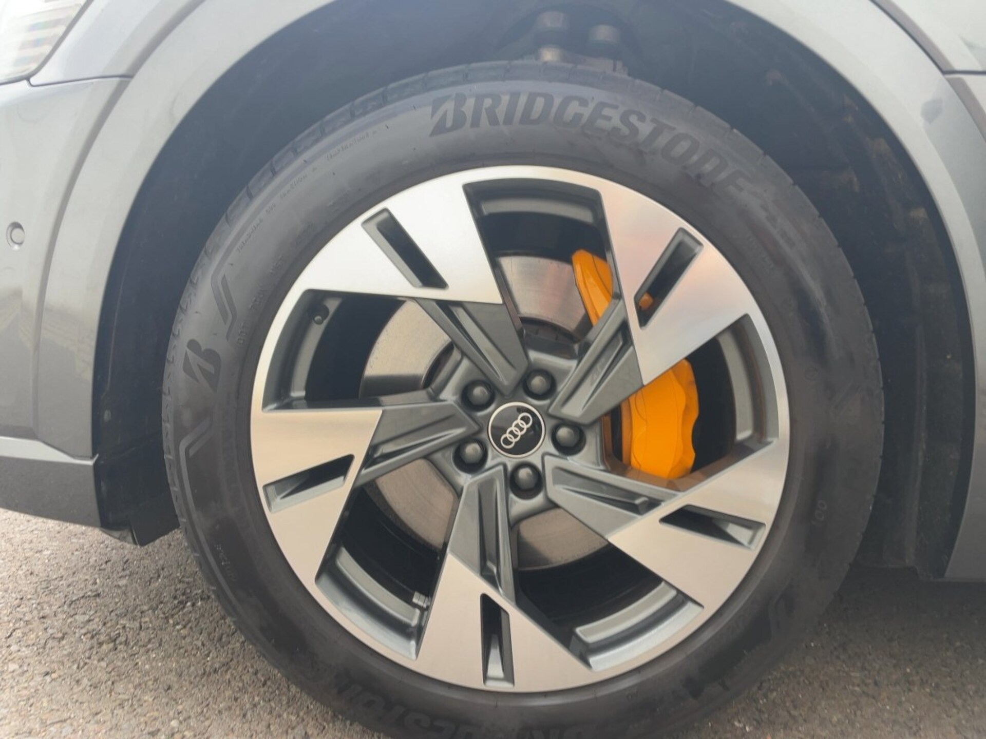 Audi e-tron S line
