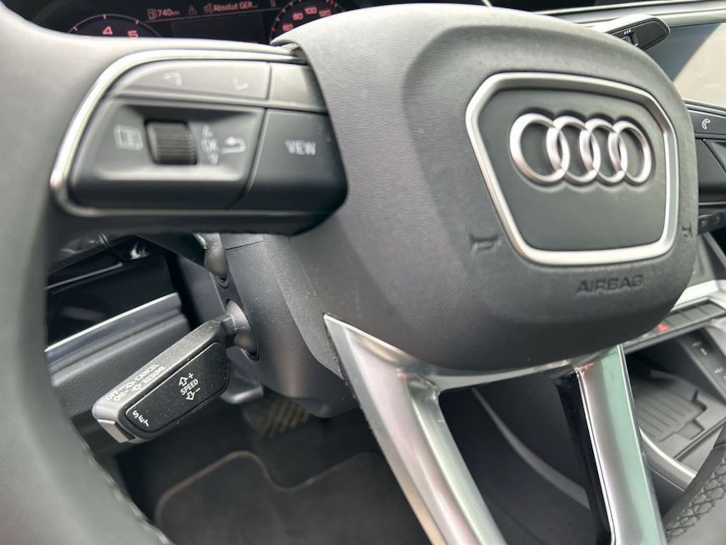 Bild über Audi Q3 S line 35 TFSI S tronic - für weitere Informationen kontaktieren Sie den Audi Partner