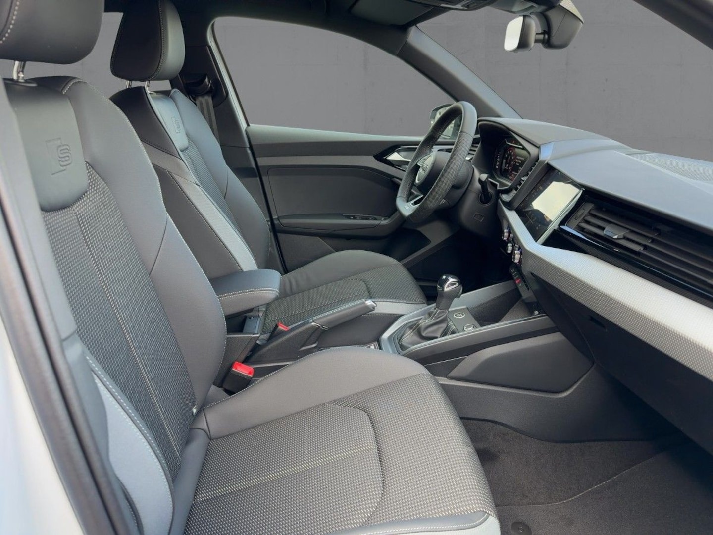 Bild über Audi A1 Sportback S line 30 TFSI S tronic - für weitere Informationen kontaktieren Sie den Audi Partner