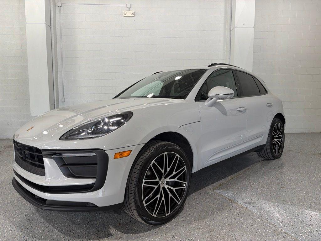 2025 Porsche Macan's photo