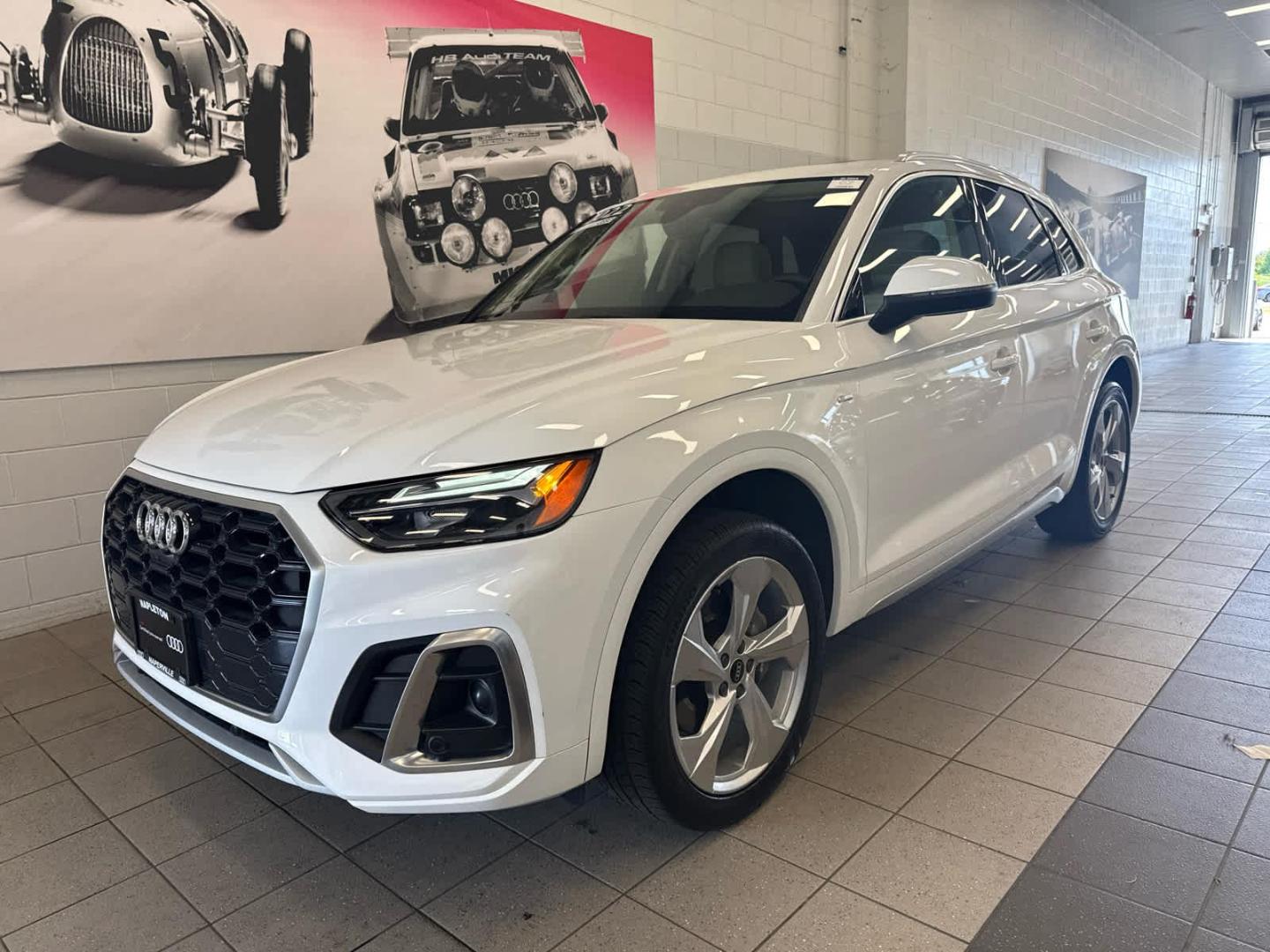 2022 Audi Q5 45 Premium Plus's photo