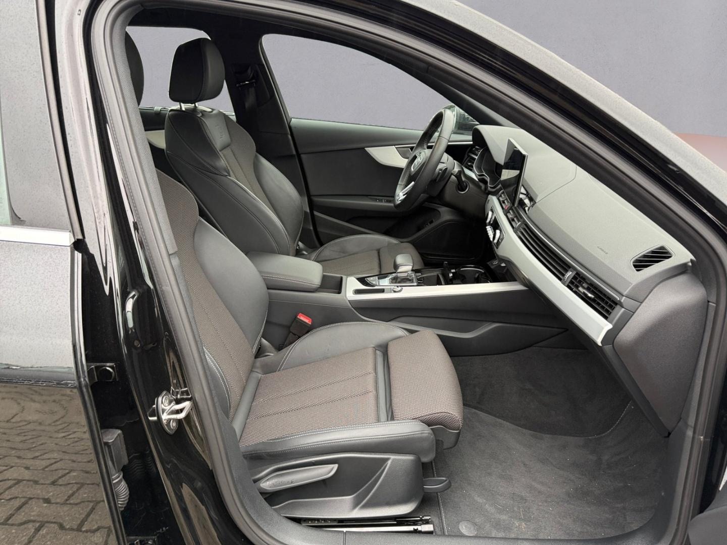 Bild über Audi A4 Avant S line 35 TDI S tronic - für weitere Informationen kontaktieren Sie den Audi Partner