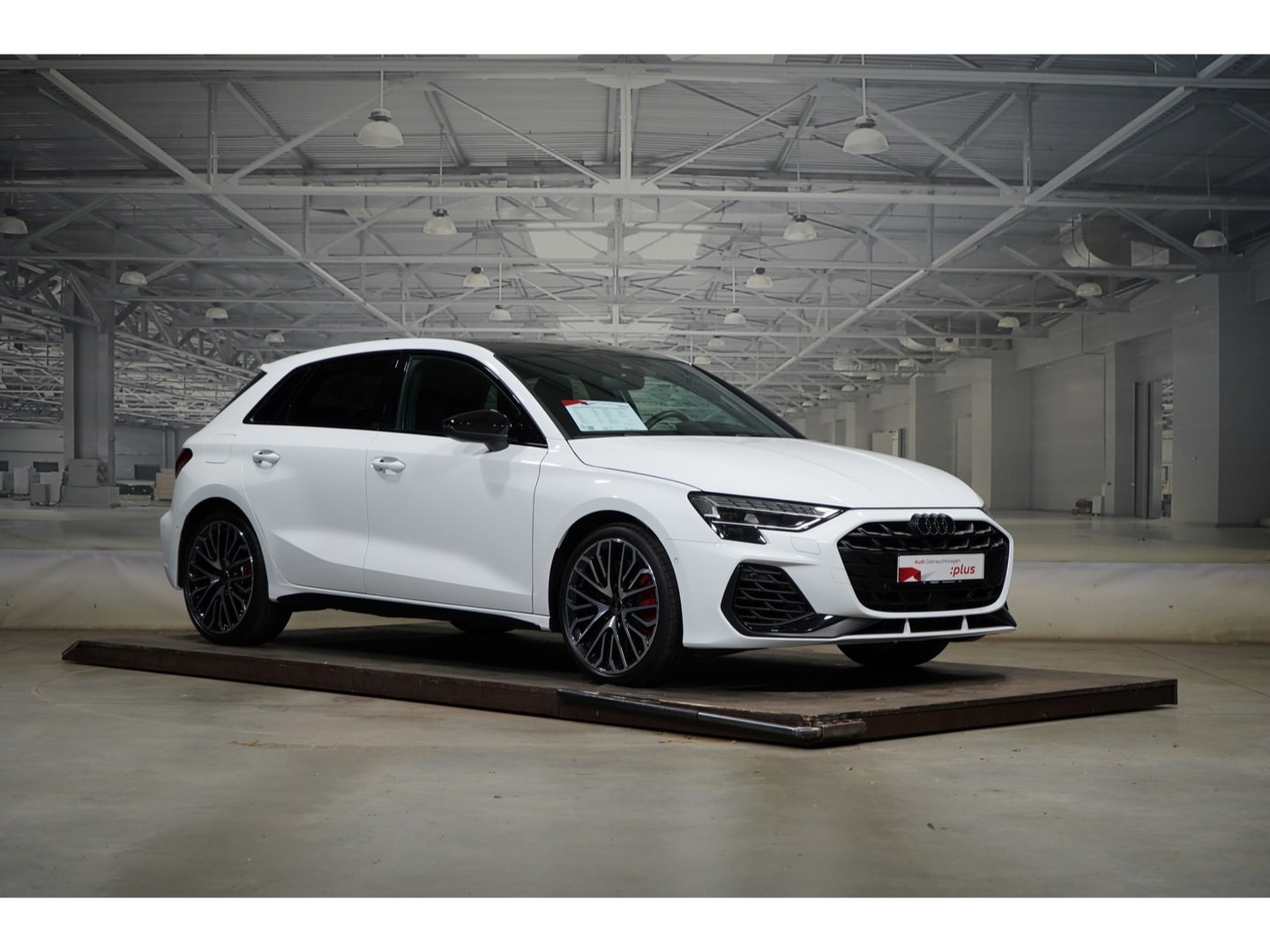 Bild über Audi S3 Sportback TFSI quattro S tronic - für weitere Informationen kontaktieren Sie den Audi Partner