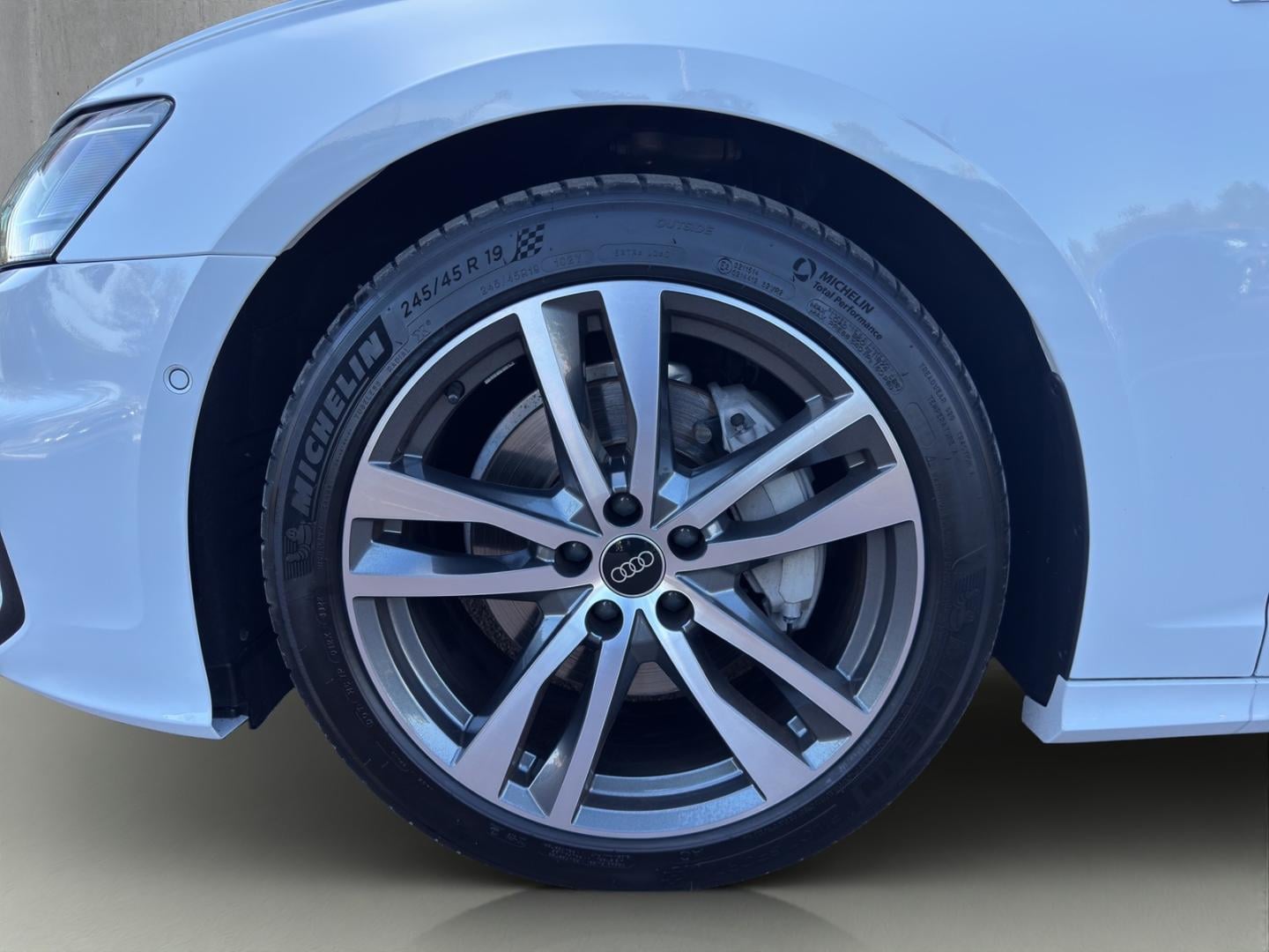Bild über Audi A6 Avant sport 45 TFSI S tronic - für weitere Informationen kontaktieren Sie den Audi Partner