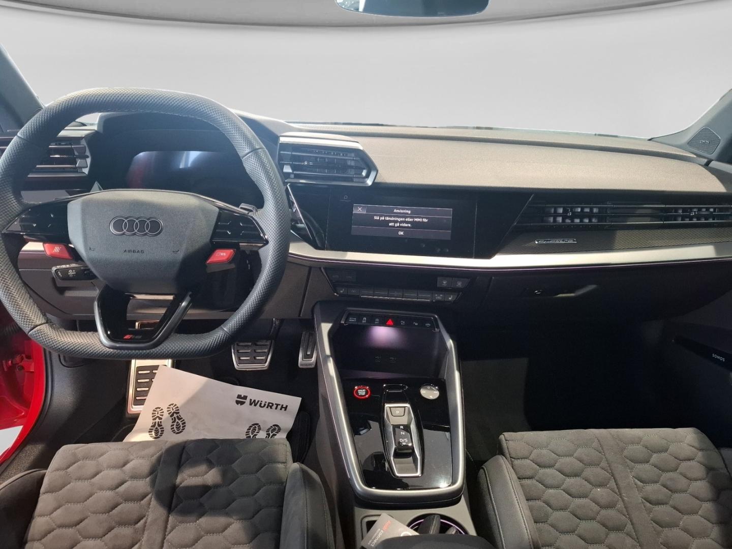 Bild som visar Audi RS 3 Sedan RS 3 Sedan 400 hk S tronic - för mer information kontakta din Audi Partner