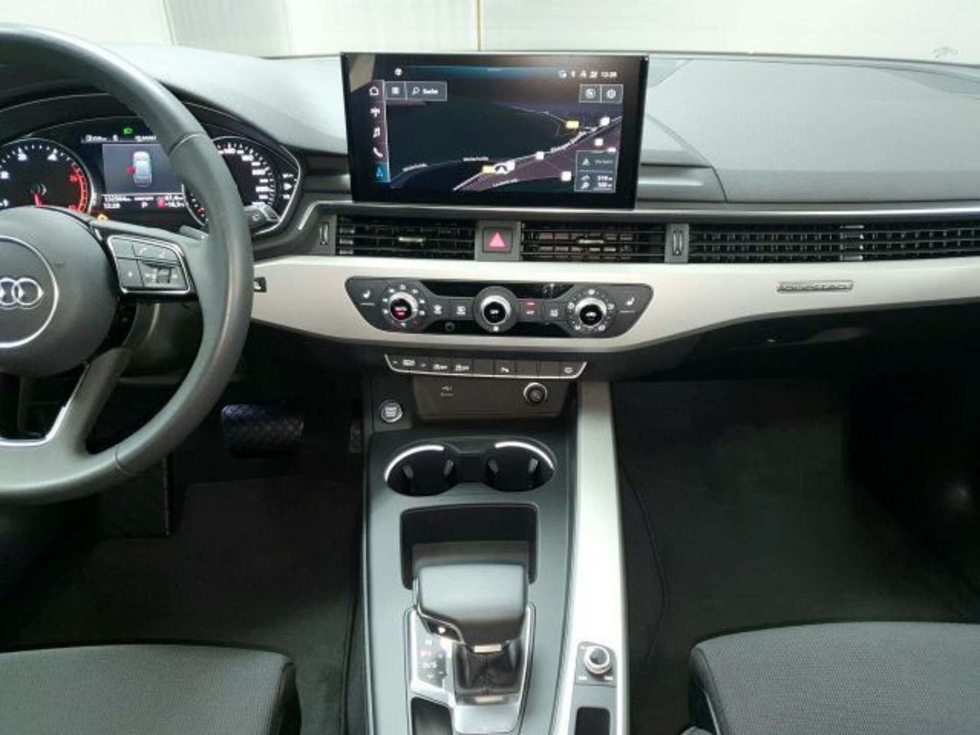 Audi A4 Avant S line