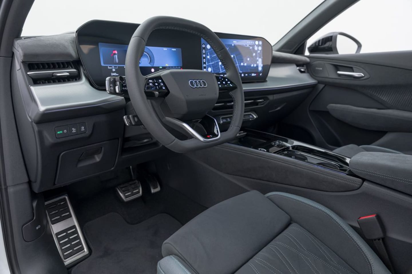 Bild über Audi Q3 SUV TFSI quattro 195 kW S tronic - für weitere Informationen kontaktieren Sie den Audi Partner