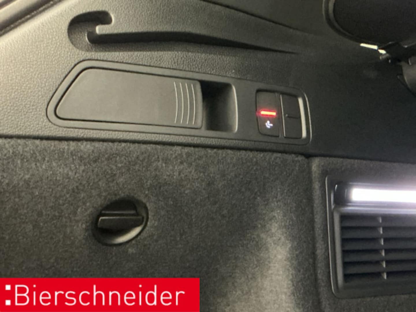 Bild über Audi Q5 TFSI e S line business 55 TFSI e quattro S tronic - für weitere Informationen kontaktieren Sie den Audi Partner