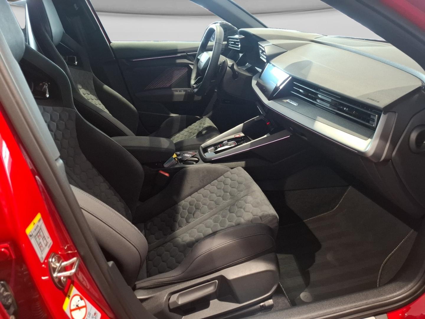 Bild som visar Audi RS 3 Sedan RS 3 Sedan 400 hk S tronic - för mer information kontakta din Audi Partner