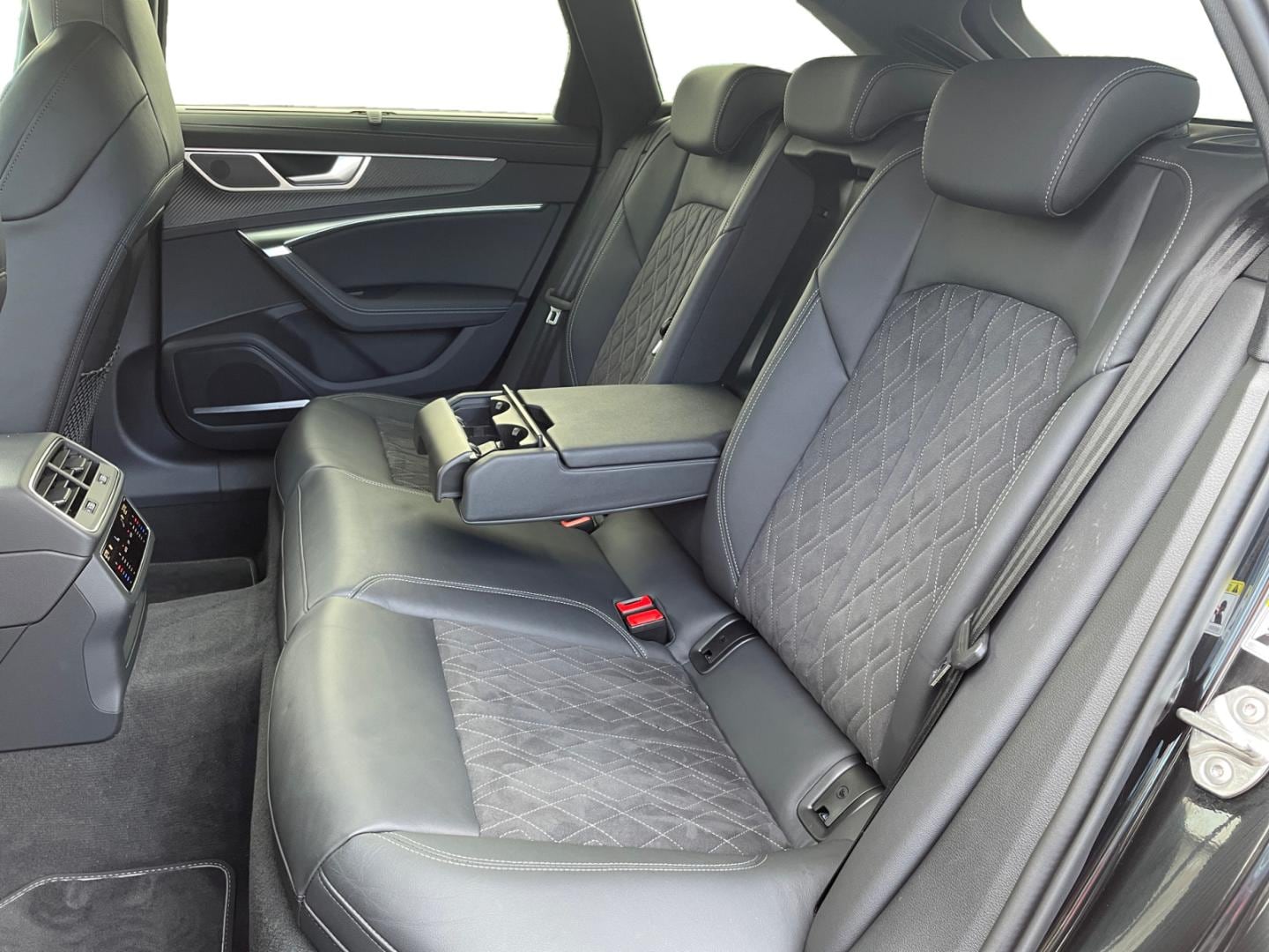 Bild über Audi S6 Avant TDI quattro tiptronic - für weitere Informationen kontaktieren Sie den Audi Partner
