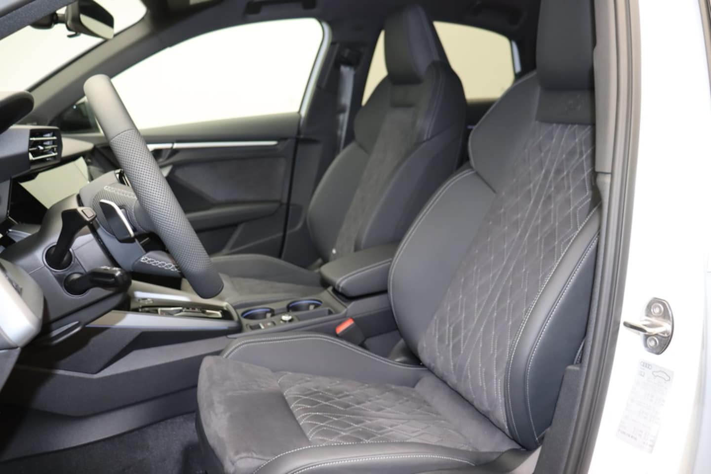 Bild über Audi A3 Limousine TFSI quattro S tronic - für weitere Informationen kontaktieren Sie den Audi Partner