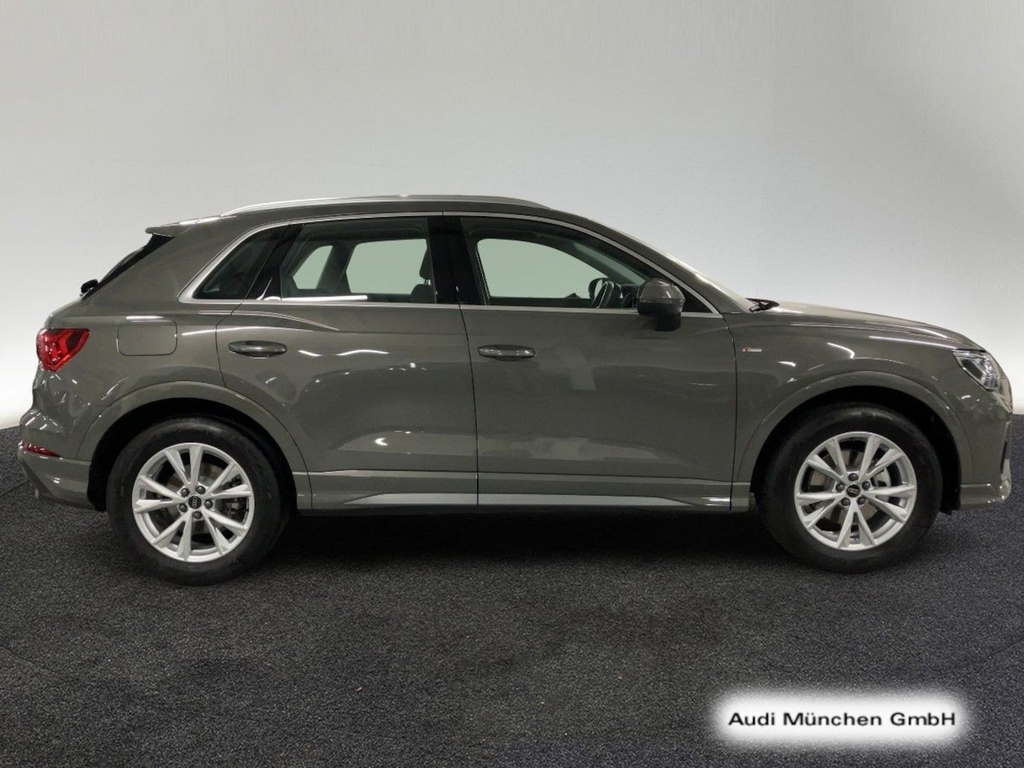 Bild über Audi Q3 S line 35 TFSI Schaltgetriebe - für weitere Informationen kontaktieren Sie den Audi Partner