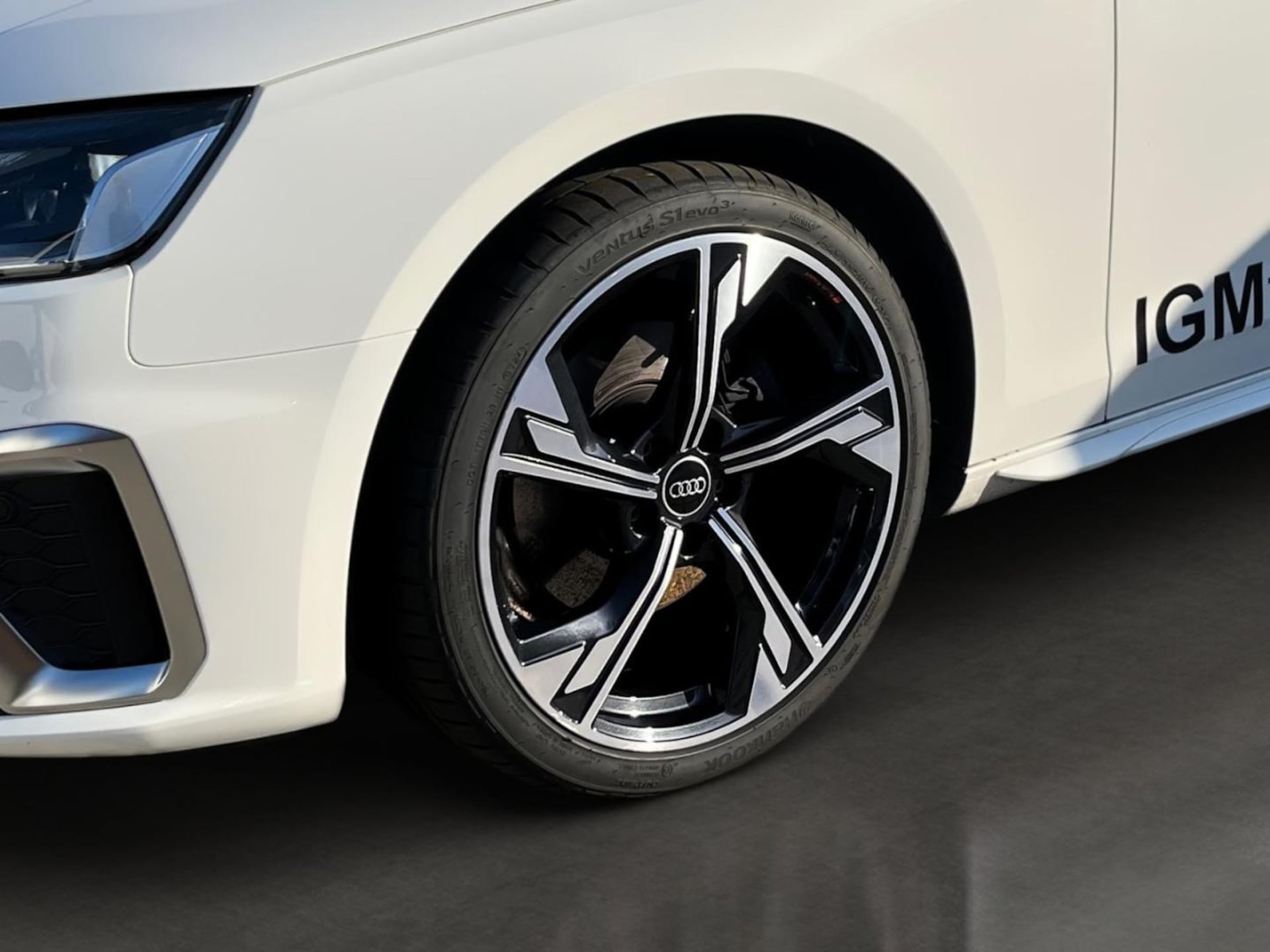 Audi A4 Avant S line
