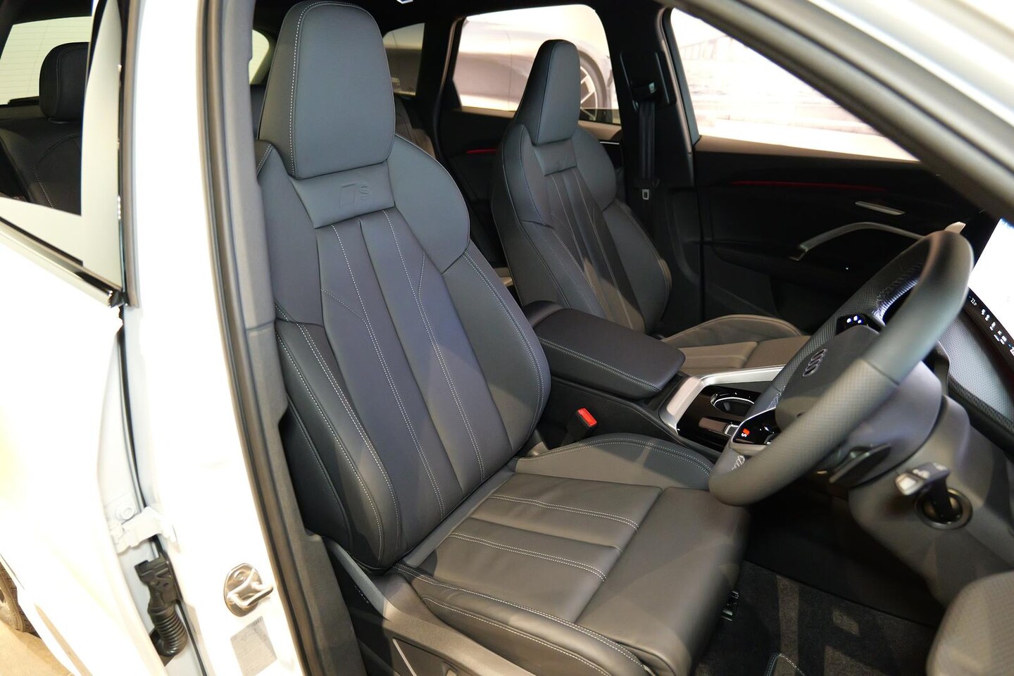 Image about Audi Q5 SUV e-hybrid quattro S tronic