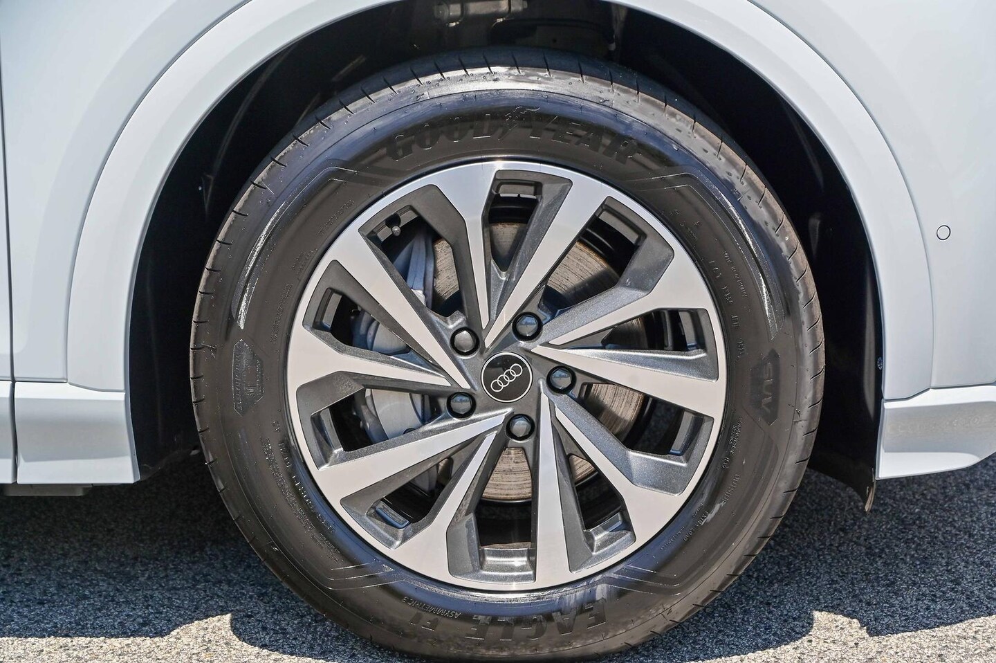 Image about Audi Q6 SUV e-tron e-tron