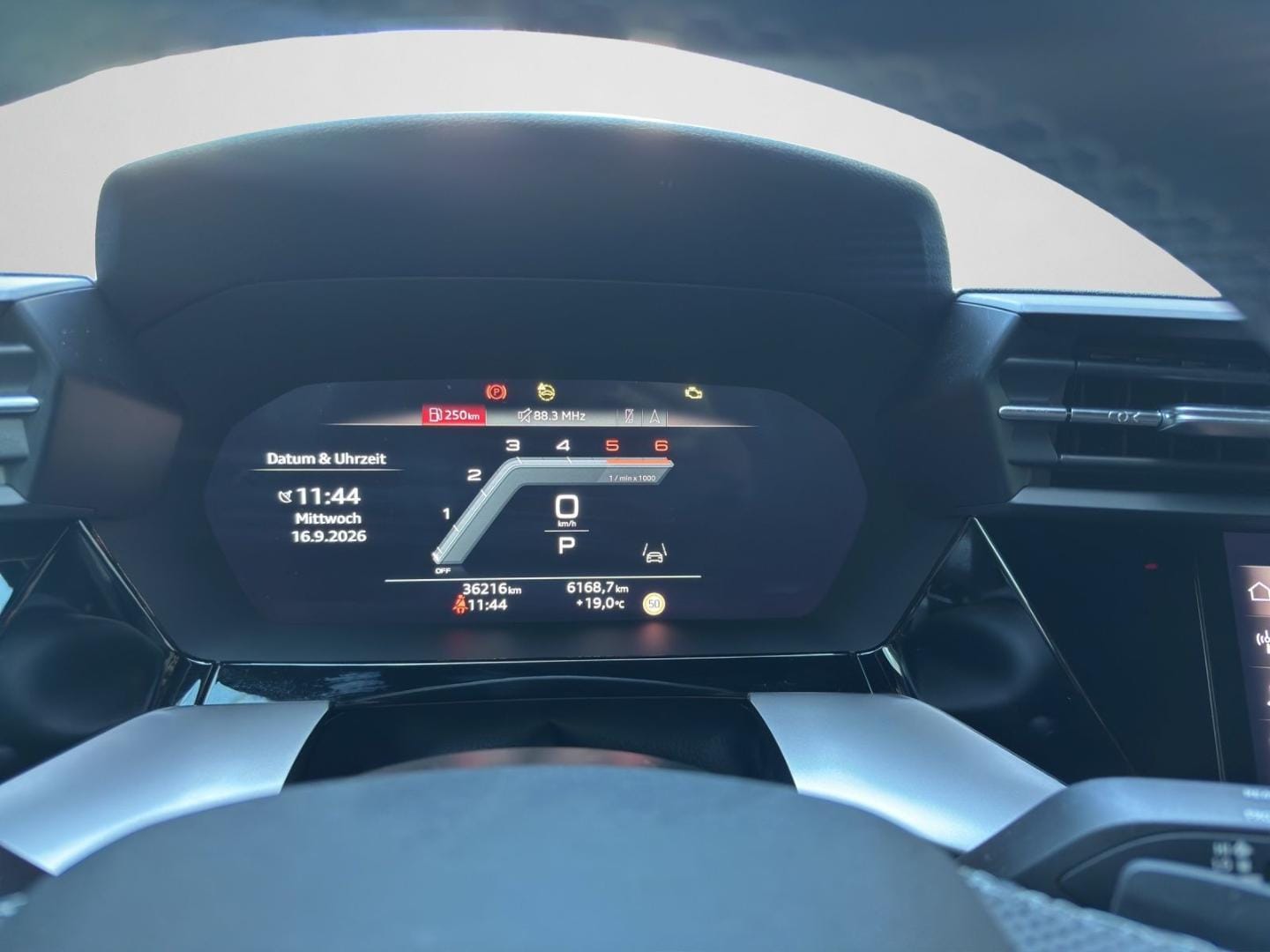 Bild über Audi A3 Sportback S line 35 TDI S tronic - für weitere Informationen kontaktieren Sie den Audi Partner