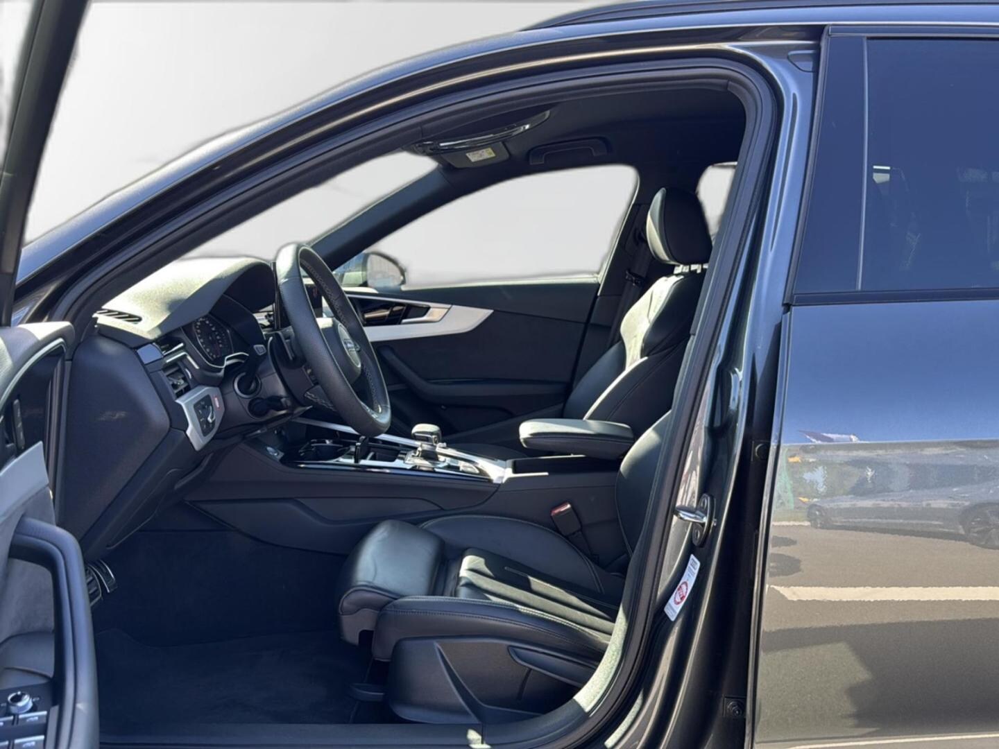 Bild über Audi A4 Avant S line 40 TFSI quattro S tronic - für weitere Informationen kontaktieren Sie den Audi Partner