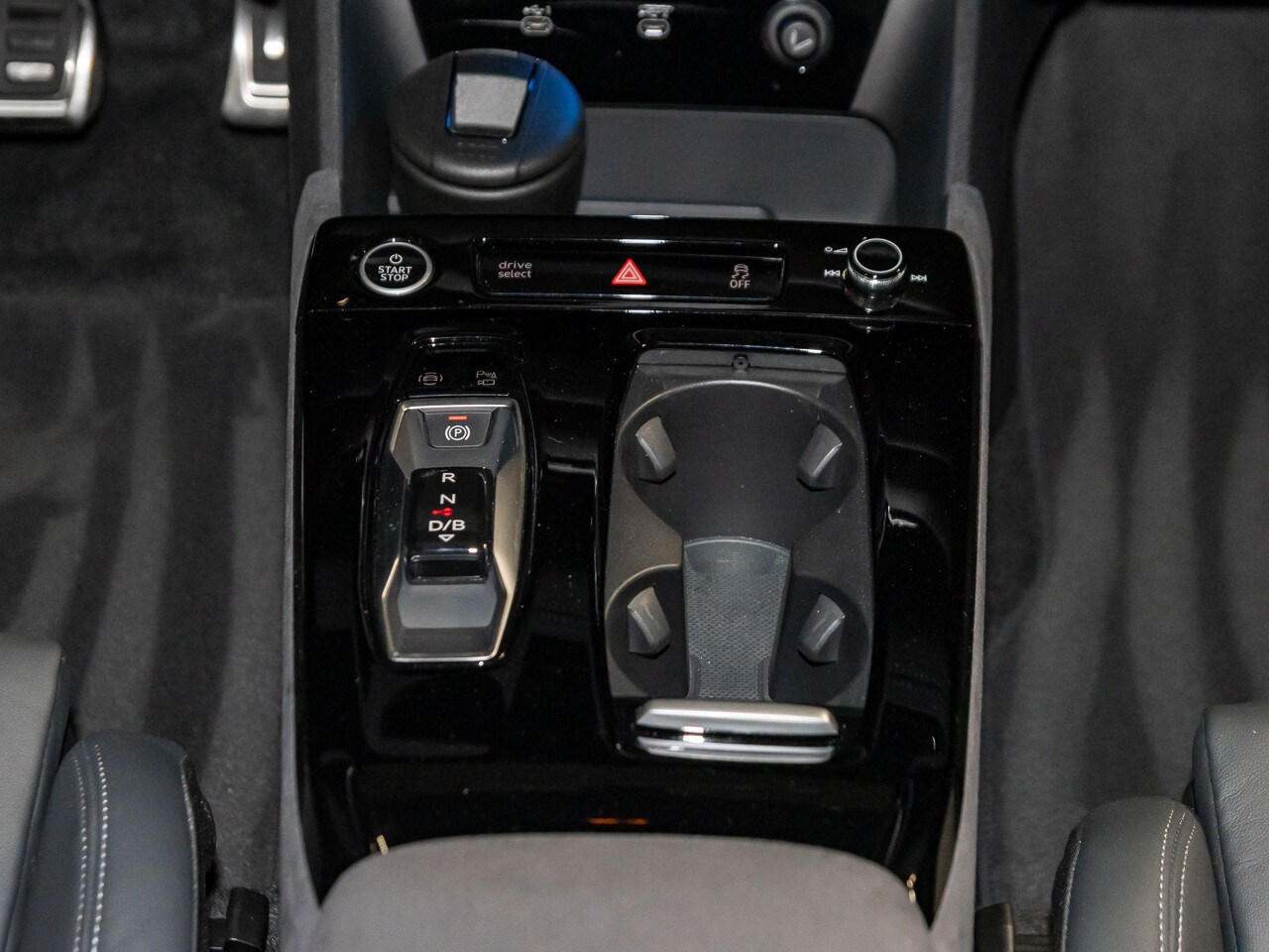 Image about Audi Q6 SUV e-tron e-tron quattro