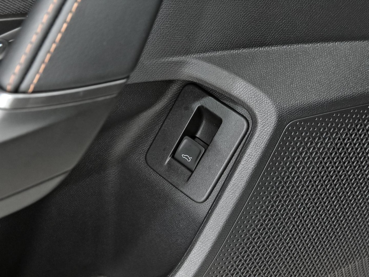 CUPRA Leon Sportstourer 1.5 eTSI DSG 110 kW (150 CV) — photo 12