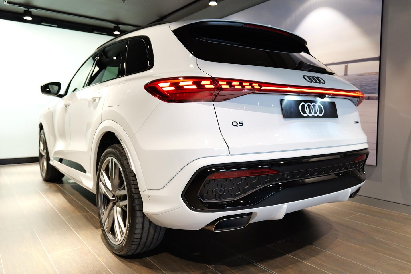 Image about Audi Q5 SUV e-hybrid quattro S tronic