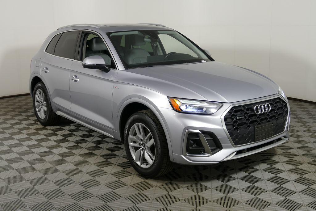 2022 Audi Q5 45 Premium's photo