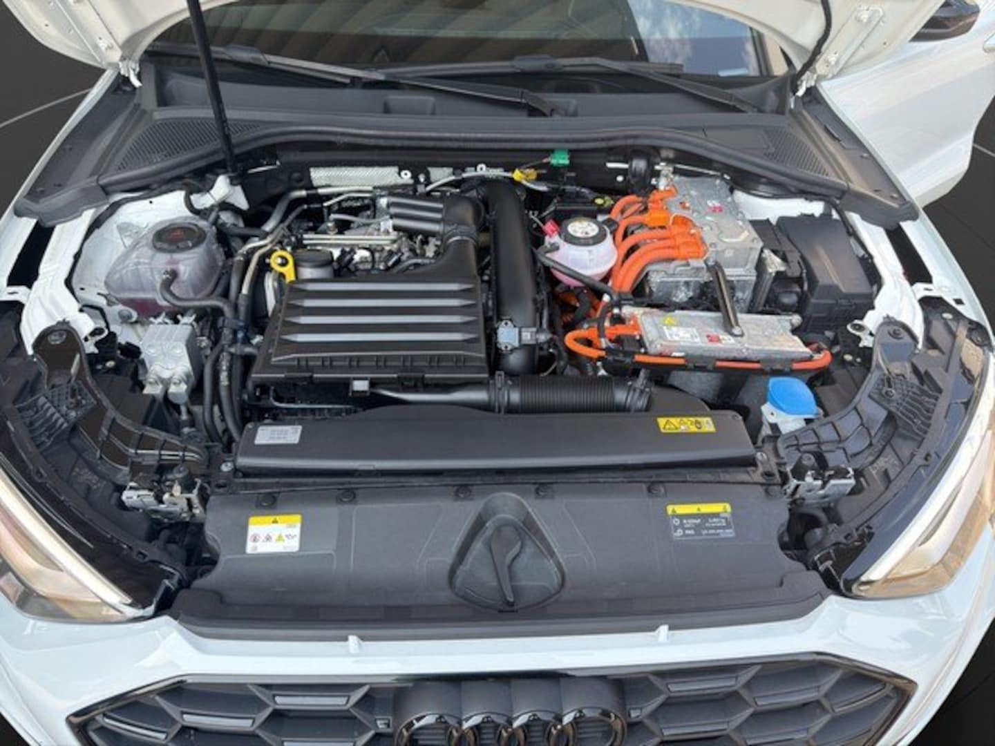Bild über Audi A3 Sportback TFSI e S line 45 TFSI e S tronic - für weitere Informationen kontaktieren Sie den Audi Partner