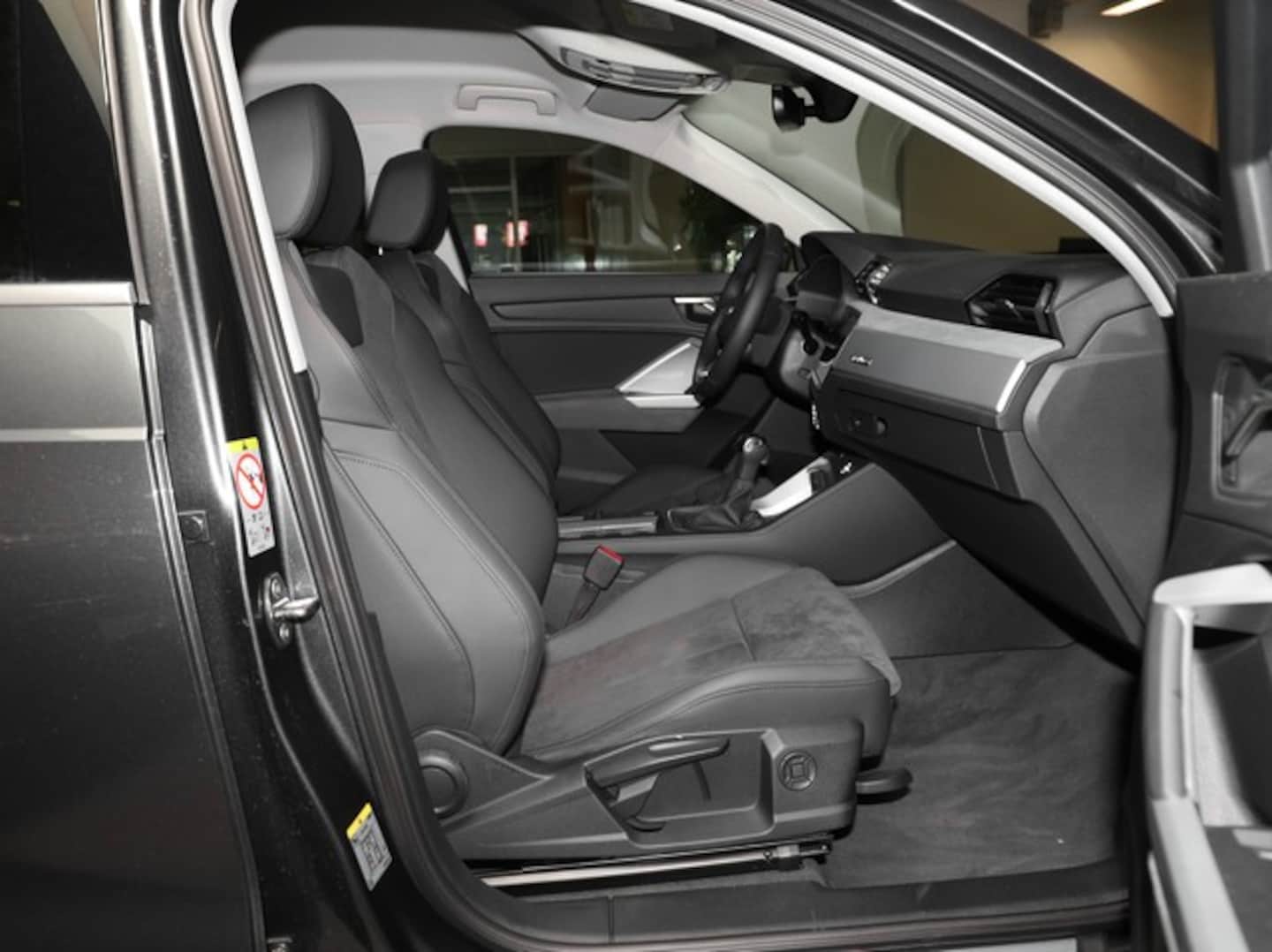 Bild über Audi Q3 TFSI quattro 180 kW S tronic - für weitere Informationen kontaktieren Sie den Audi Partner