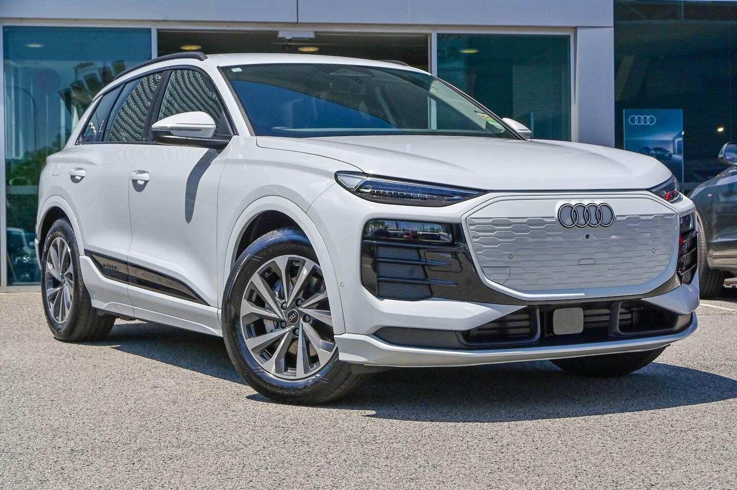 Image about Audi Q6 SUV e-tron e-tron