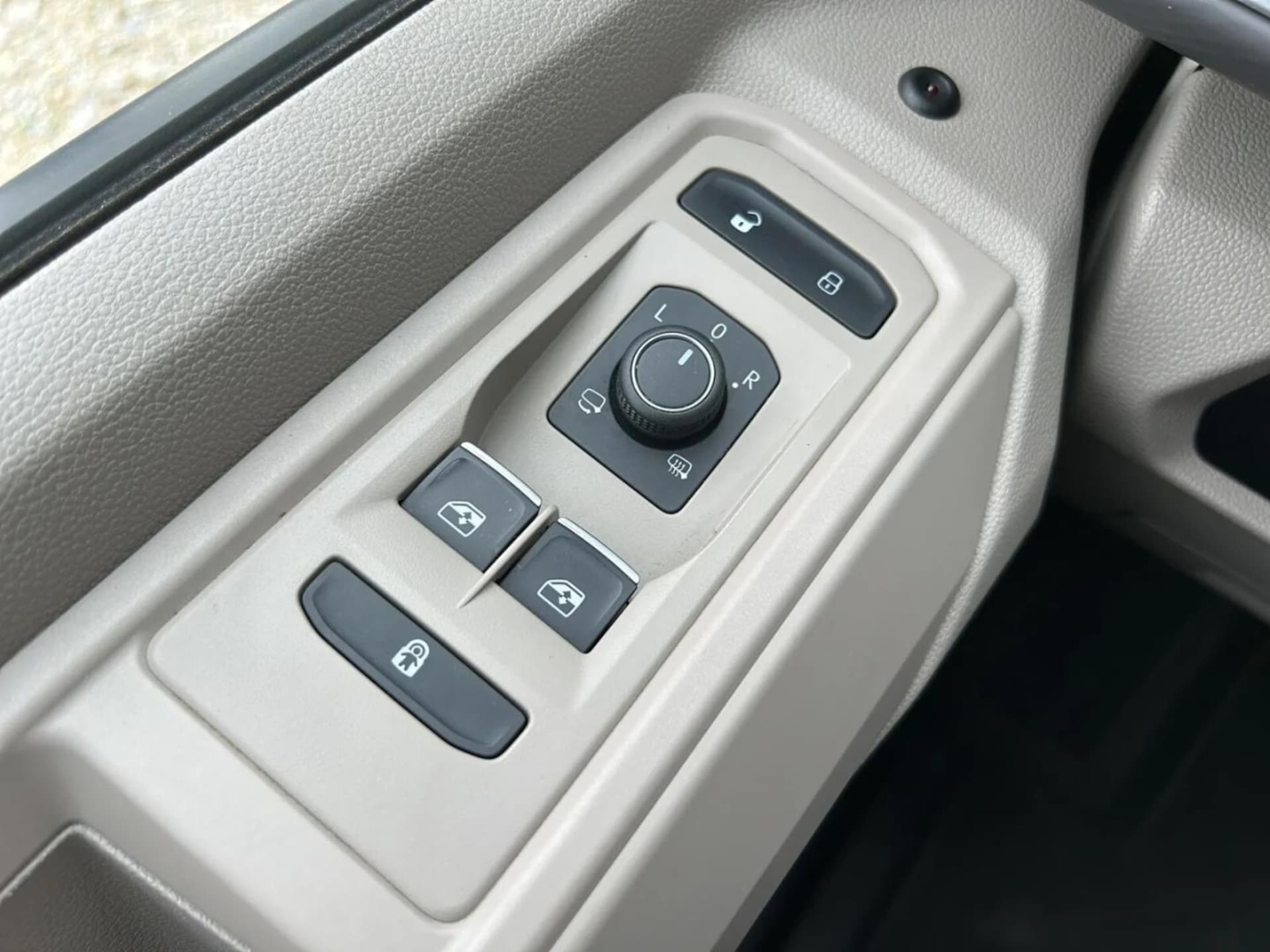 Volkswagen Multivan długi rozstaw osi Life