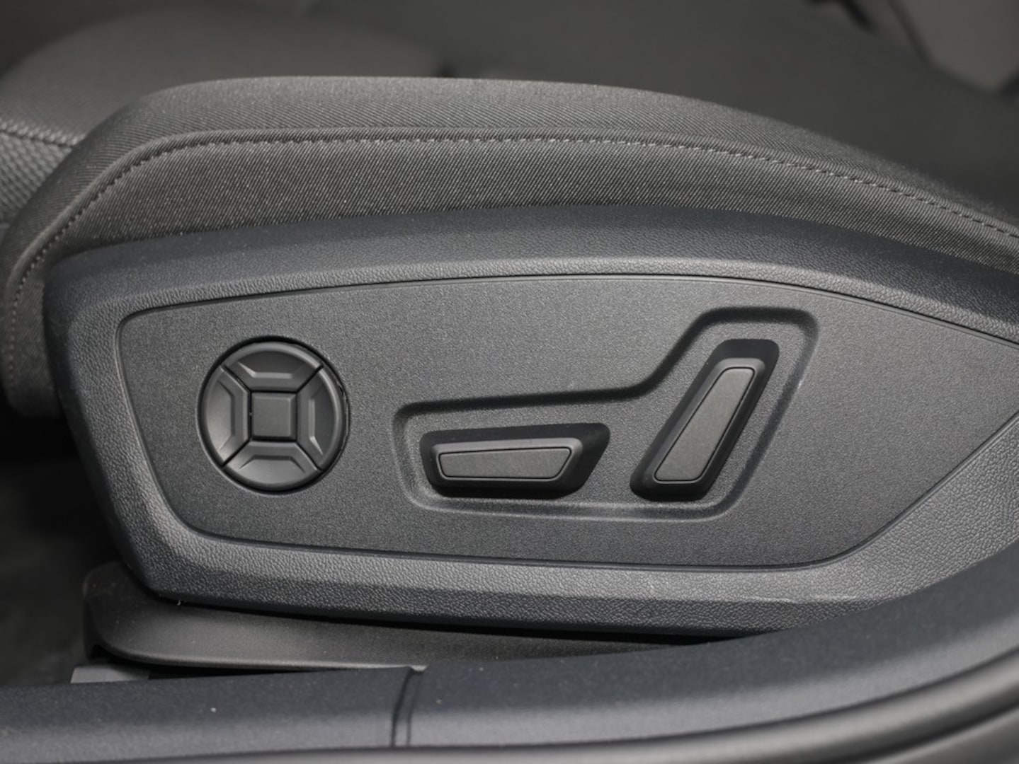 Bild über Audi A3 Sportback TFSI quattro S tronic - für weitere Informationen kontaktieren Sie den Audi Partner