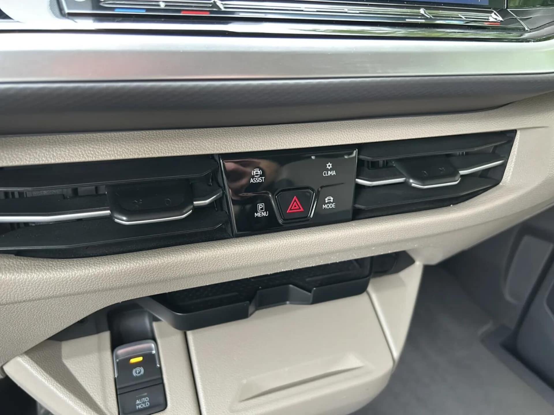 Volkswagen Multivan długi rozstaw osi Life