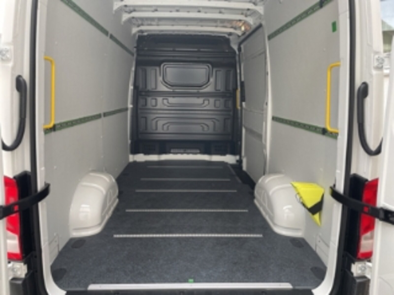 Volkswagen Crafter Kasten mittlerer Radstand – Bild 11