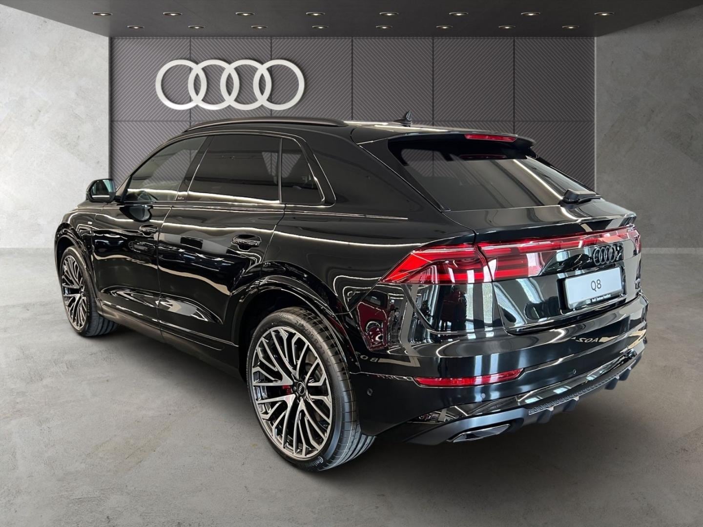 Bild über Audi Q8 SUV S line business TDI quattro 210 kW tiptronic - für weitere Informationen kontaktieren Sie den Audi Partner