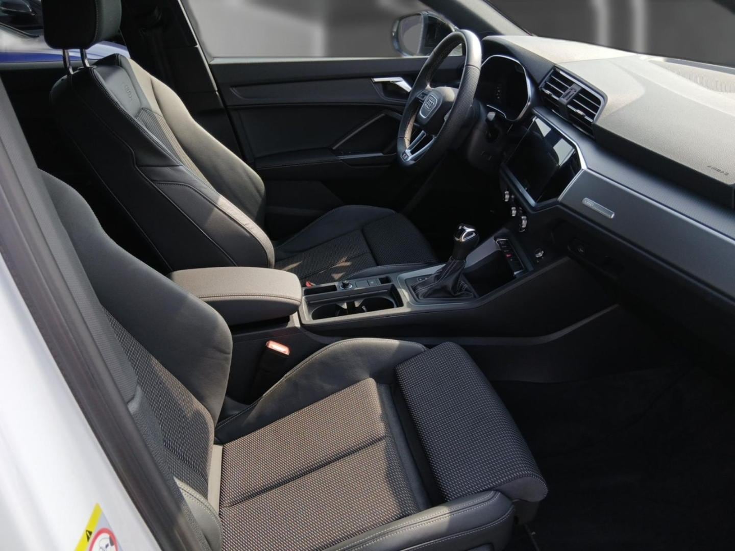 Bild über Audi Q3 Sportback S line 35 TFSI S tronic - für weitere Informationen kontaktieren Sie den Audi Partner