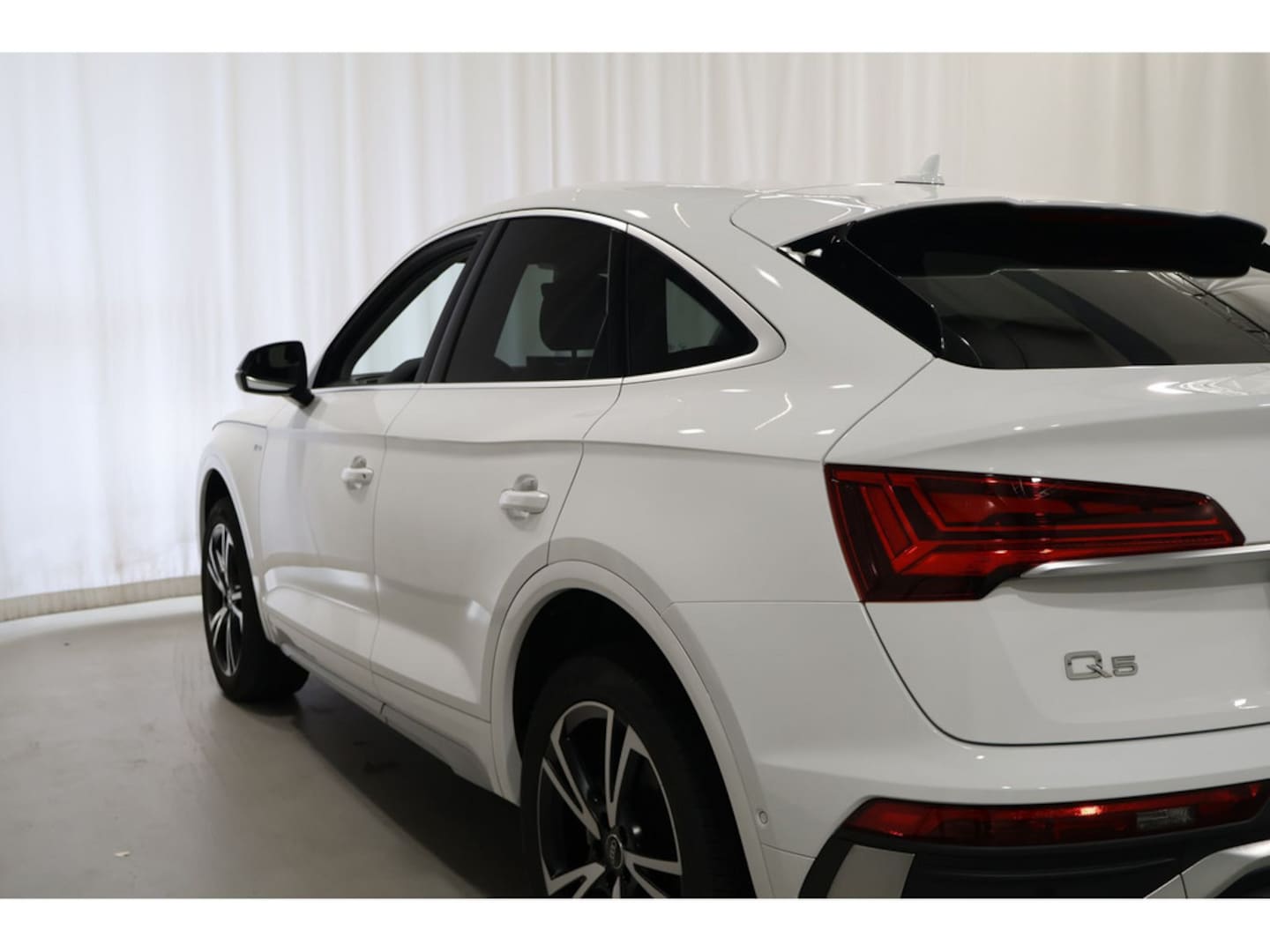 Bild über Audi Q5 Sportback 40 TFSI quattro S tronic - für weitere Informationen kontaktieren Sie den Audi Partner