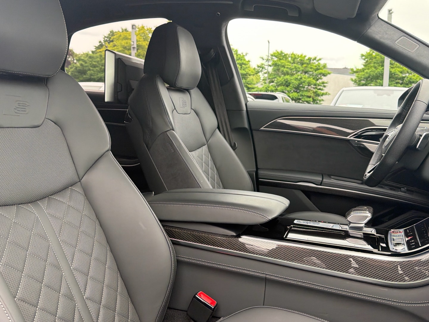 Bild über Audi S8 TFSI quattro tiptronic - für weitere Informationen kontaktieren Sie den Audi Partner