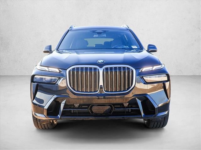 2025 BMW X7 - Image 2