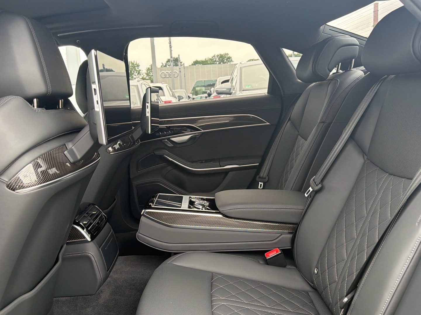Bild über Audi S8 TFSI quattro tiptronic - für weitere Informationen kontaktieren Sie den Audi Partner
