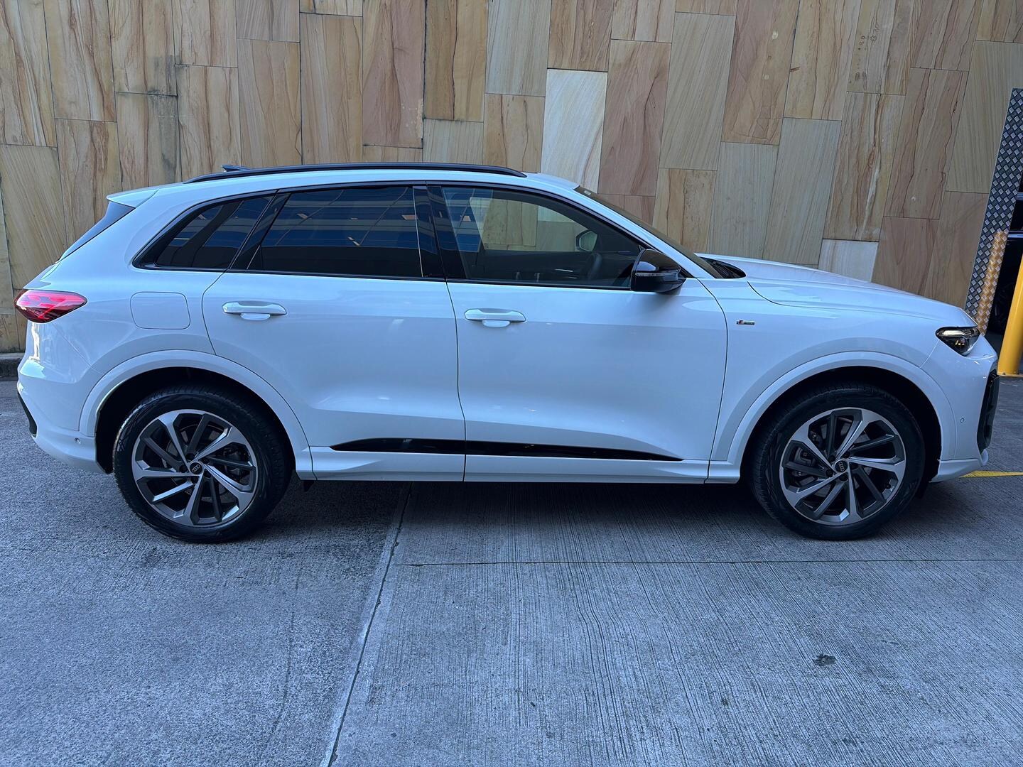 Image about Audi Q5 SUV TDI quattro 150 kW sport