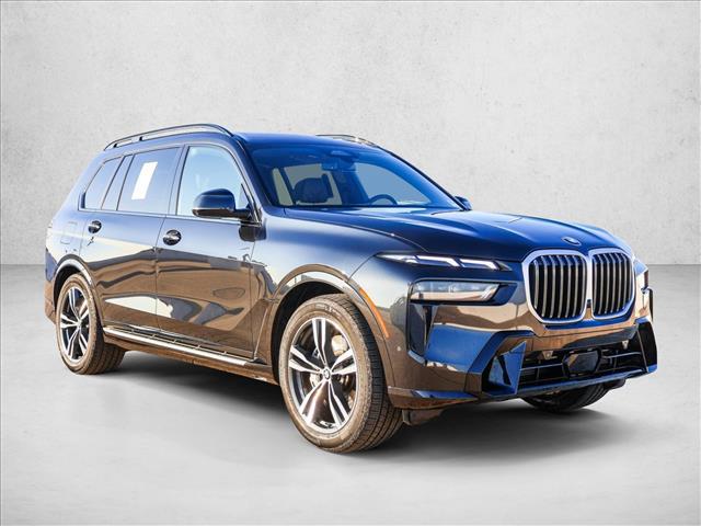2025 BMW X7 - Image 3