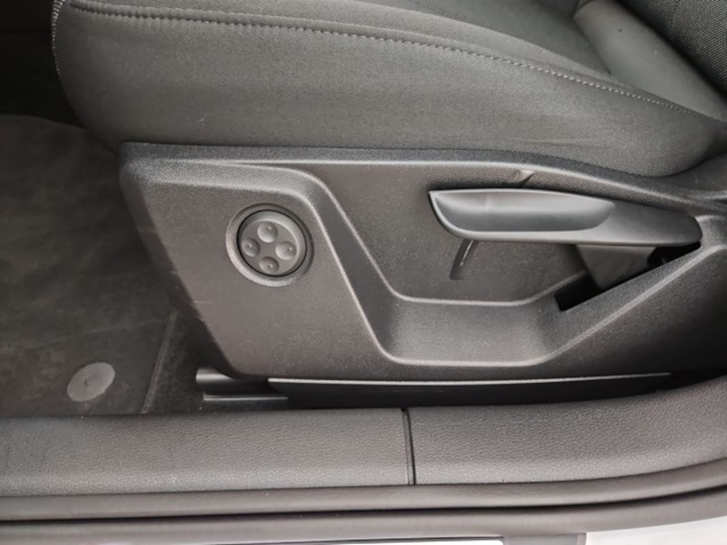 Bild über Audi Q2 S line 35 TFSI S tronic - für weitere Informationen kontaktieren Sie den Audi Partner
