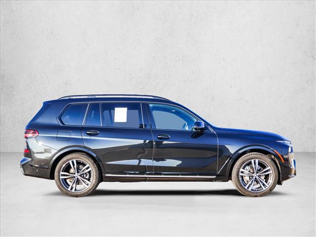 2025 BMW X7 - Image 4