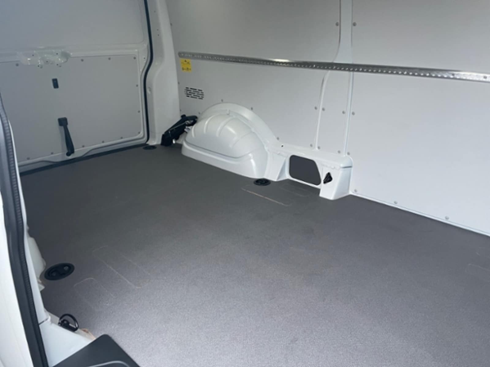Volkswagen T6.1 Transporter Kasten langer Radstand – Bild 13