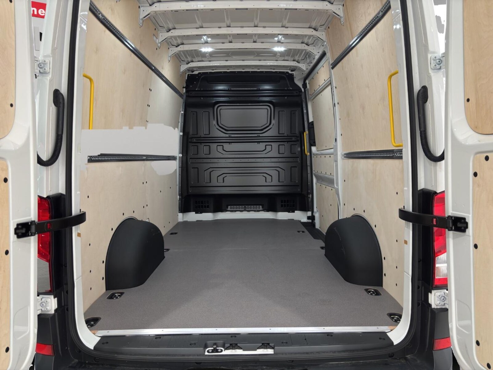 Volkswagen Crafter Kasten mittlerer Radstand – Bild 8