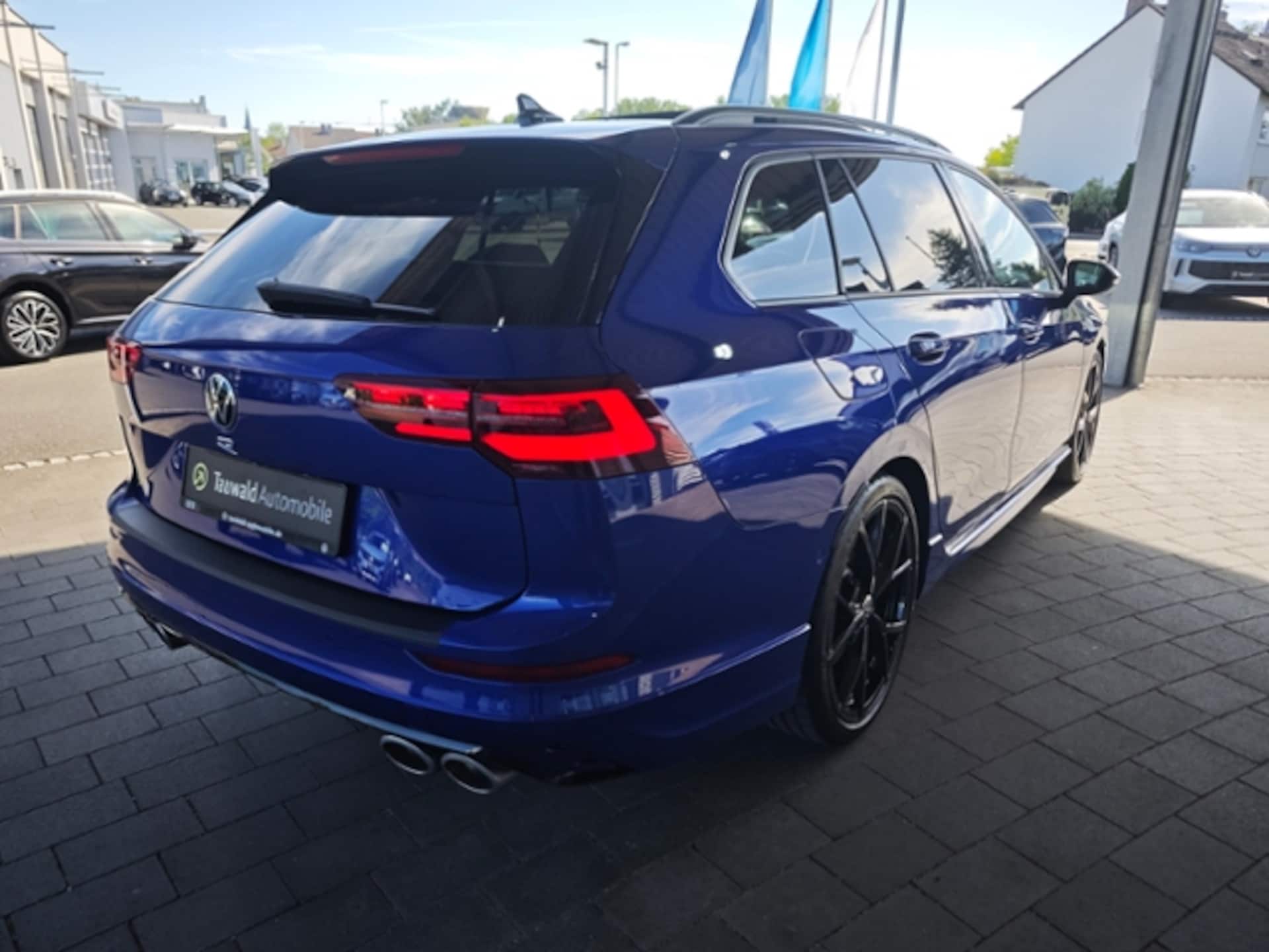 Volkswagen Golf Variant R