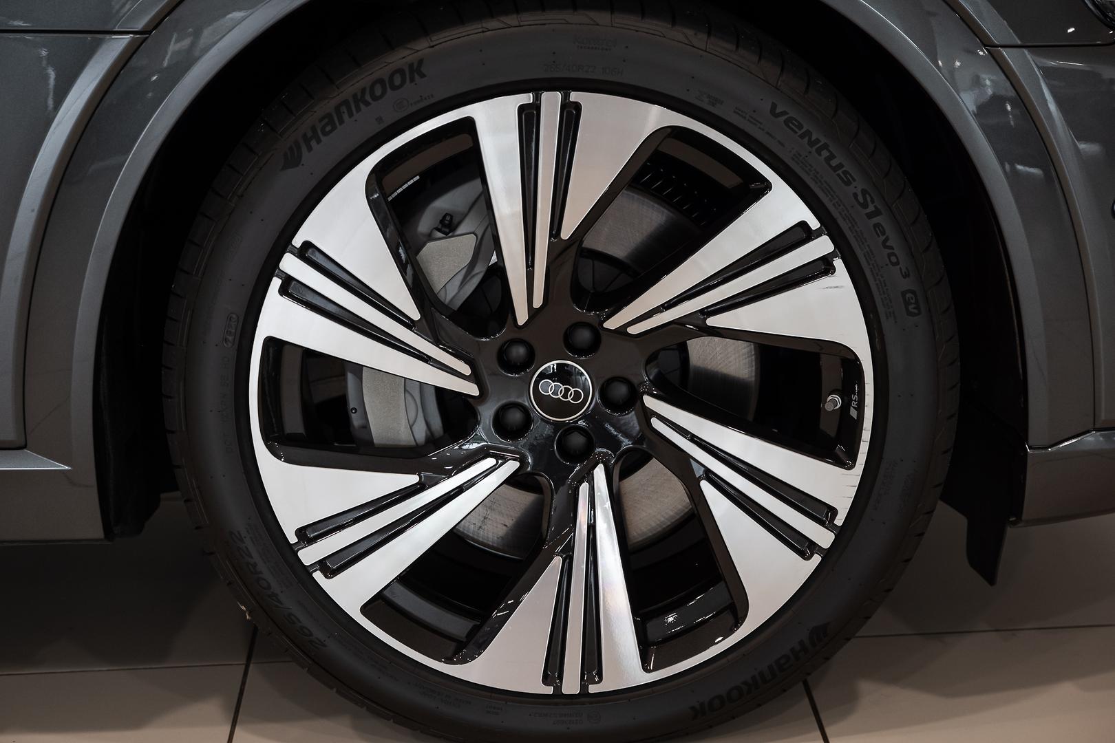 Image about Audi Q8 e-tron 55 e-tron quattro Launch Edition 300,00 kW