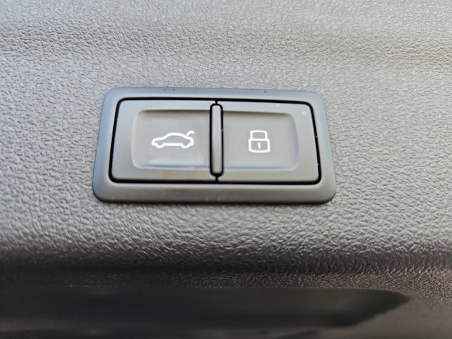 Bild über Audi S6 Avant S6 Avant TDI 253(344) kW(PS) tiptronic - für weitere Informationen kontaktieren Sie den Audi Partner