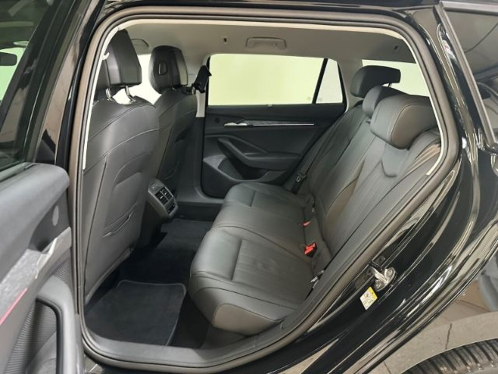 Škoda Superb Combi – Bild 14